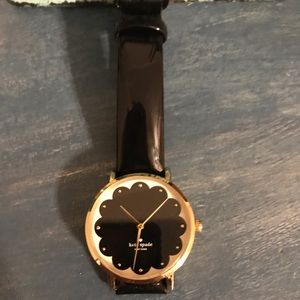 Kate Spade Scallop Watch in Black